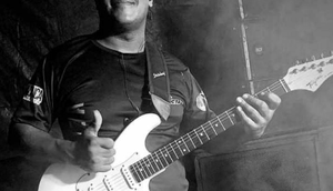Guitarrista é morto a tiros e tem moto roubada por assaltantes em Aracaju