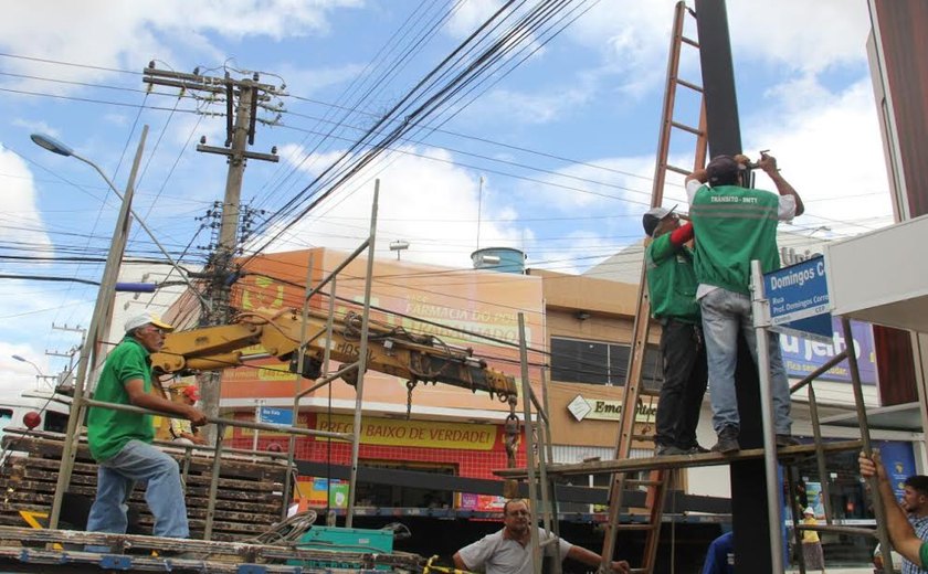 Prefeitura prioriza mobilidade urbana e reinstala semáforo no Centro de Arapiraca