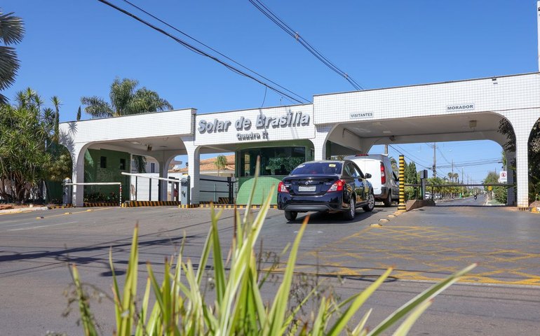 Moraes autoriza Bolsonaro a deixar prisão domiciliar para fazer exames