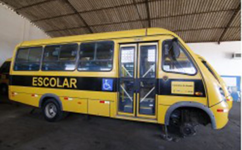 Contratação de vans para transportar alunos em Palmeira dos Índios &#8216;foi uma necessidade&#8217;