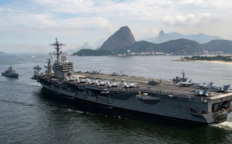 Porta-aviões nuclear mais antigo do mundo chega ao Rio para missão de defesa dos EUA com dez países; entenda