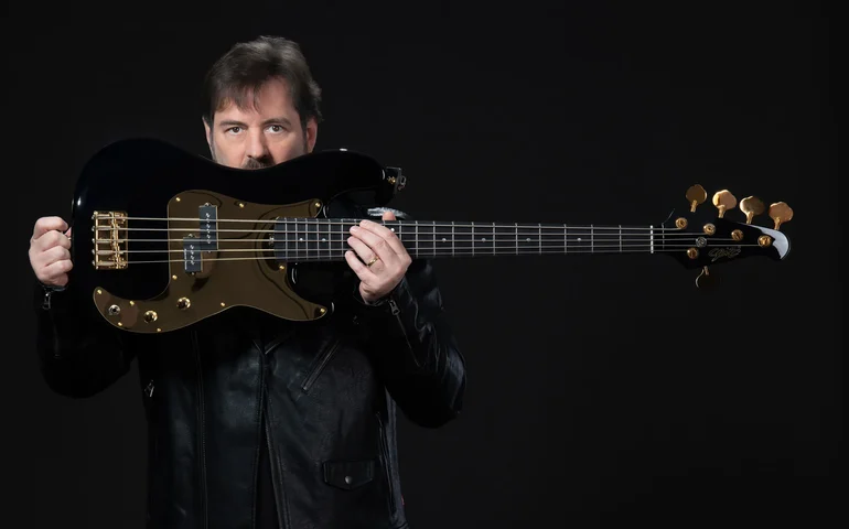 Andria Busic lança primeiro álbum solo “Life As It Is” pela Dynamo Records