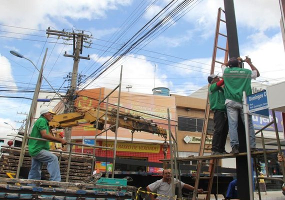 Prefeitura prioriza mobilidade urbana e reinstala semáforo no Centro de Arapiraca