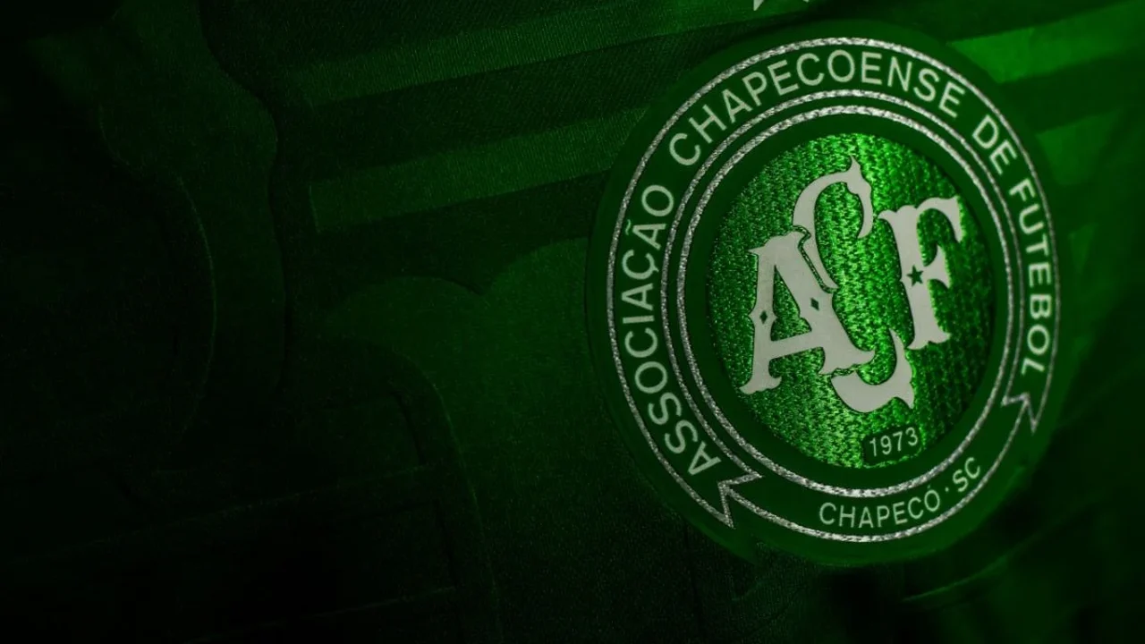 Leitura labial revela reação de árbitro em lance polêmico de Palmeiras x Chapecoense