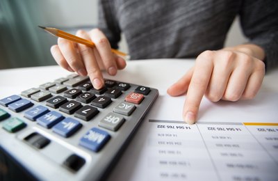 Dicas de como organizar a vida financeira e colocar as contas em dia