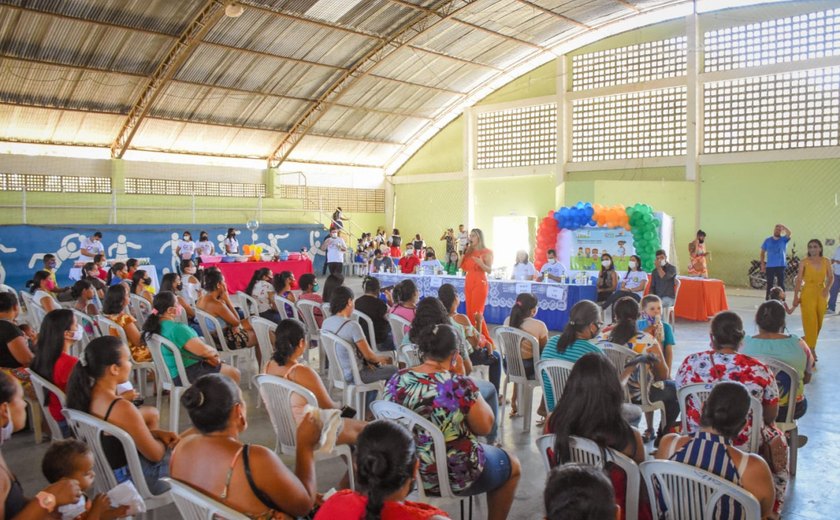 Prefeitura de São José da Laje entrega 150 cartões do Cria e kits de enxoval às mães cadastradas no programa