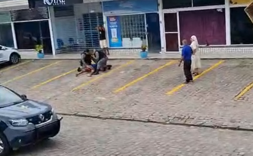 Abordagem policial na Pajuçara termina em confusão e denúncias de agressão