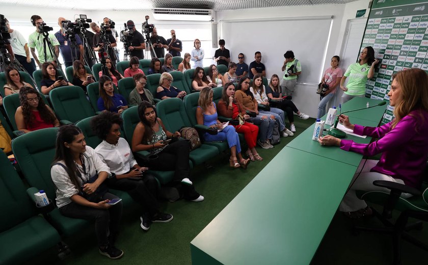 Em coletiva só para mulheres, Palmeiras anuncia Abel Ferreira até 2025