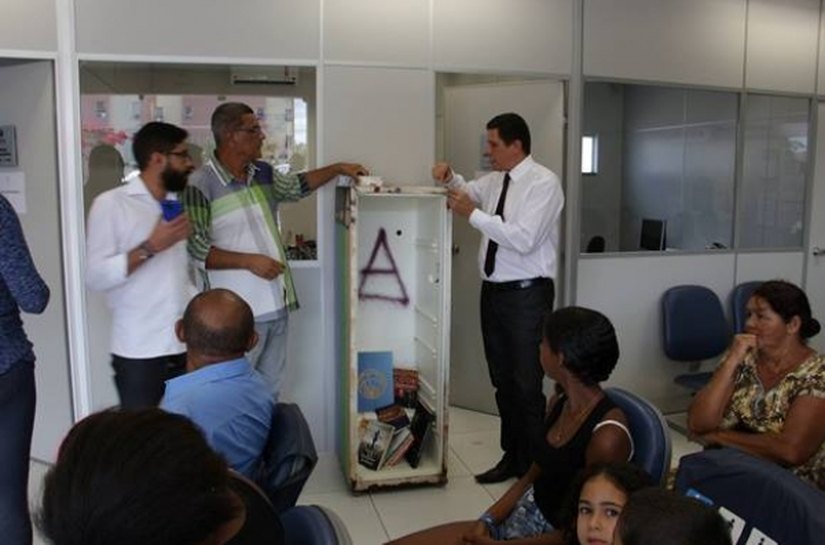 Geladeira Cultural aproxima população do Jacintinho da leitura