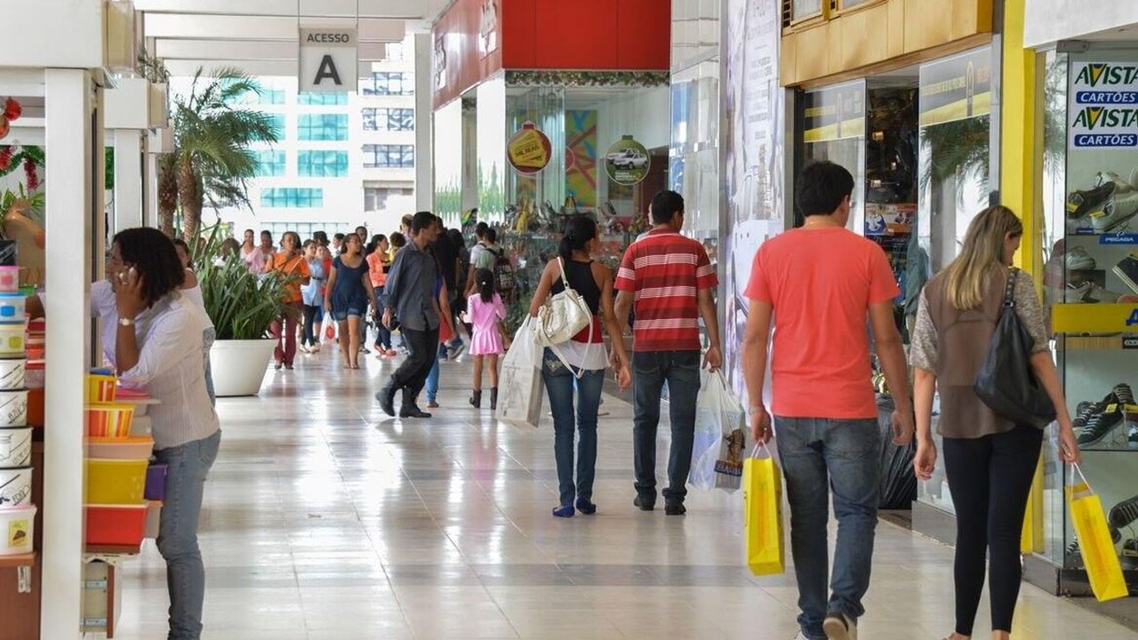 Vendas do Dia dos Namorados devem movimentar R$ 2,2 bilhões em 2025