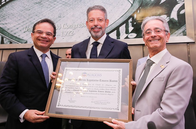 Fábio Bittencourt destaca trajetória política de Arthur Lira, homenageado pela ALE