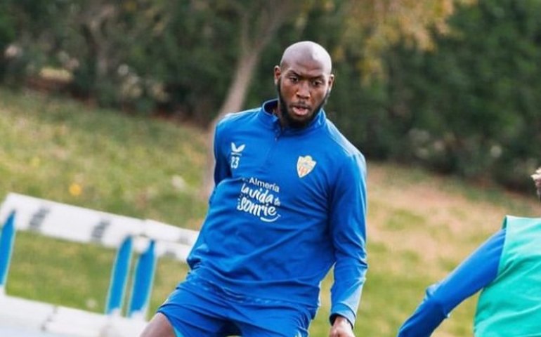 Atacante do Almería desmaia pela segunda vez durante o treinamento