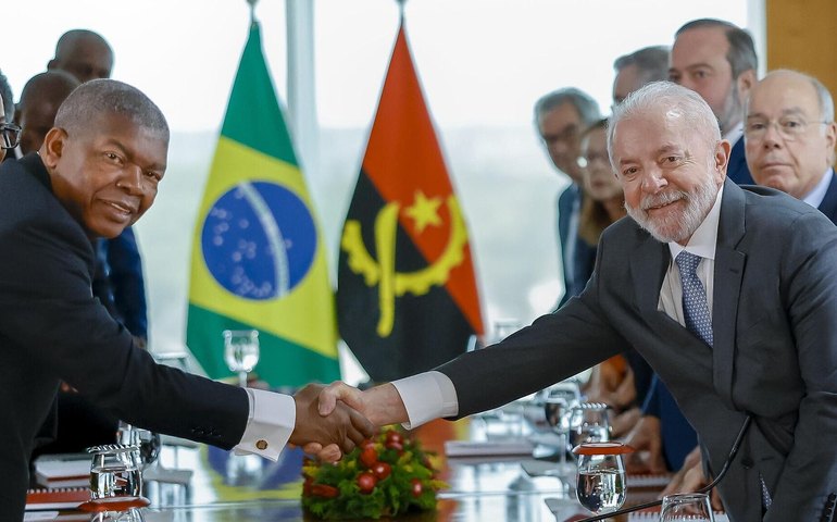 'O Brasil está de volta à África' celebra presidente de Angola após assinar acordos com Lula
