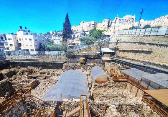 Anel de ouro de 2,3 mil anos é descoberto em Jerusalém