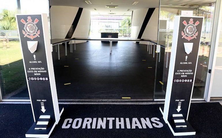 Time de futsal do Corinthians é impedido de voltar ao País após casos de covid-19