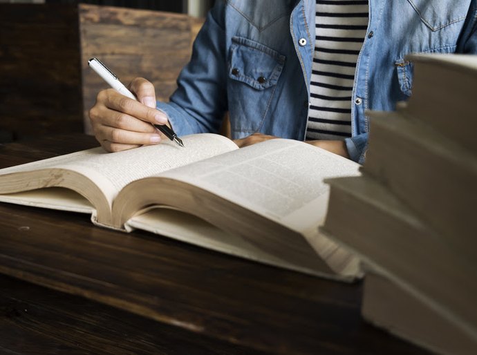 Enem: autores e livros mais citados e como se preparar para a prova