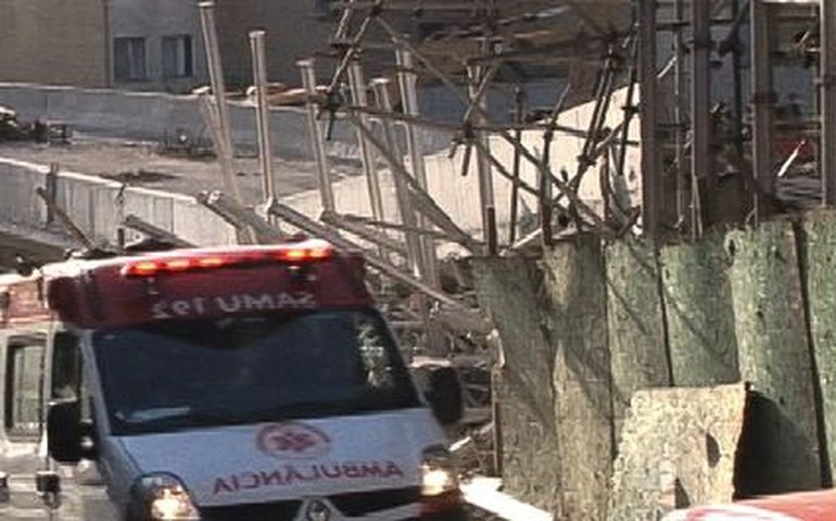 Bombeiros resgatam corpo de 2ª vítima de desabamento de viaduto em BH