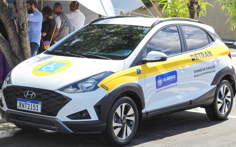 Detran Alagoas disponibiliza carro adaptado para PcD realizarem provas práticas de direção