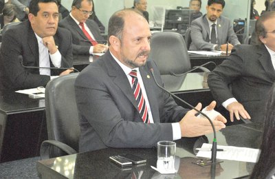 Albuquerque se reelege para o sétimo mandato na ALE e elege o filho, Nivaldo, deputado federal 