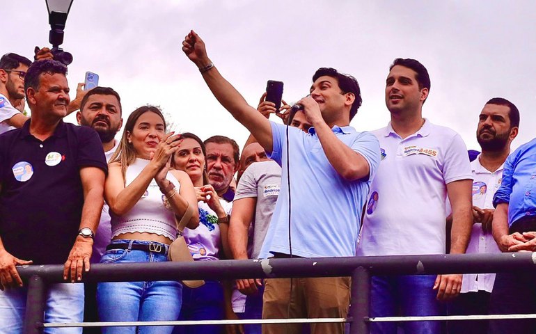 Com apoio do prefeito de Santana do Mundaú, Arthur Freitas, Rodrigo Valença reforça campanha à deputado federal