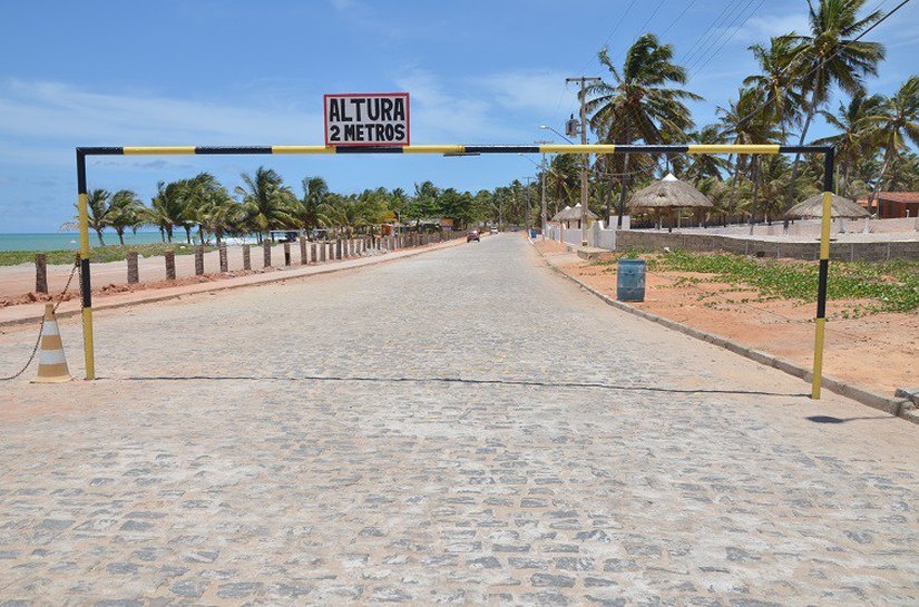 Ação para melhorar o trânsito na Orla da Lagoa do Pau é realizada pela Prefeitura de Coruripe