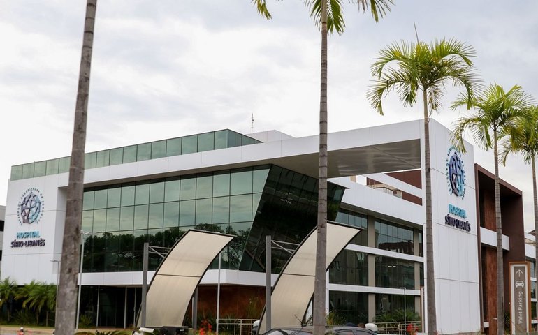 Lula passa por cirurgia no quadril em hospital de Brasília 