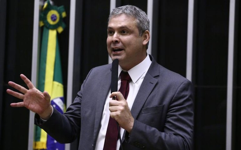 Líder do PT na Câmara critica voto de Fux e fala em contradição no julgamento de Bolsonaro