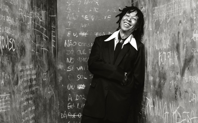 Djavan completa 77 anos sendo o artista de MPB mais ouvido nas plataformas digitais com mais de 3 bilhões de streams em toda a carreira