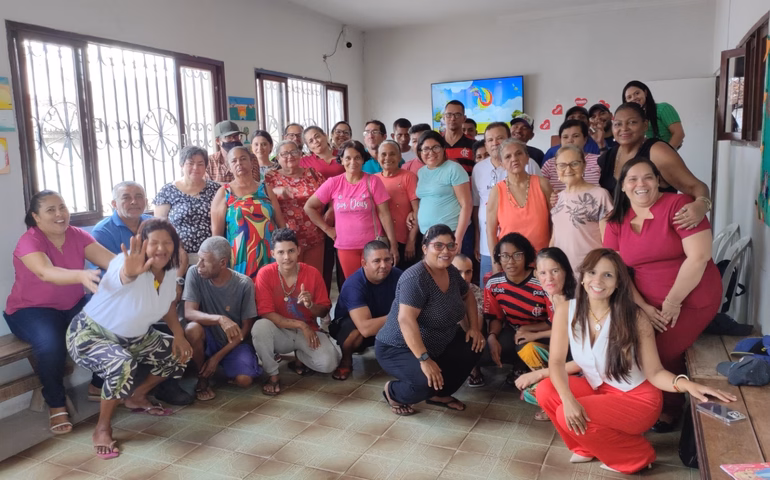 CAPS de Penedo comemora Páscoa com brindes e distribuição de chocolate