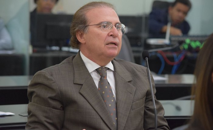 O deputado Olavo Calheiros durante sessão