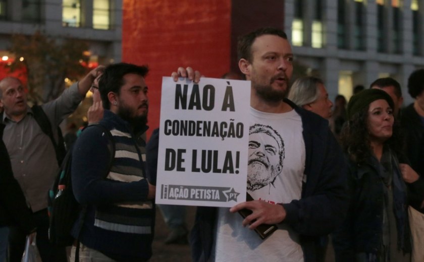 Apoiadores de Lula fecham avenidas no Recife e em Fortaleza, diz CUT