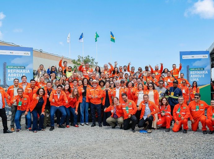 “Esse país é soberano e tem na Petrobras sua mais importante empresa', diz Lula durante anúncio de expansão da Refinaria Abreu e Lima