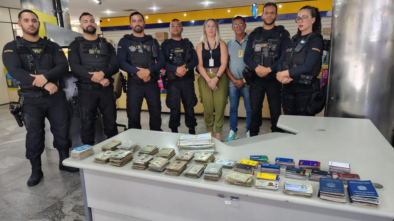 Polícia Civil entrega mais de 800 documentos aos Correios para o serviço de Achados e Perdidos