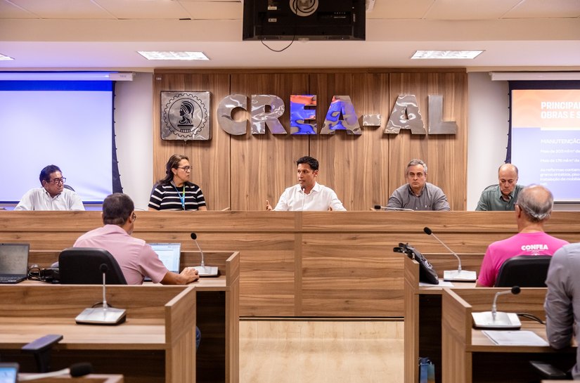 Vice-prefeito e titular da Seminfra faz balanço de obras da pasta no Crea/AL
