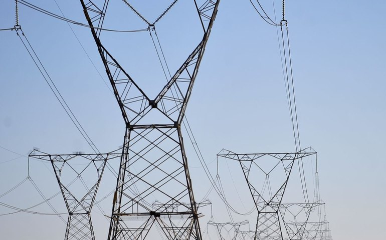 Empresas poderão economizar até 42% no mercado livre de energia. Veja diferença na tarifa em cada estado