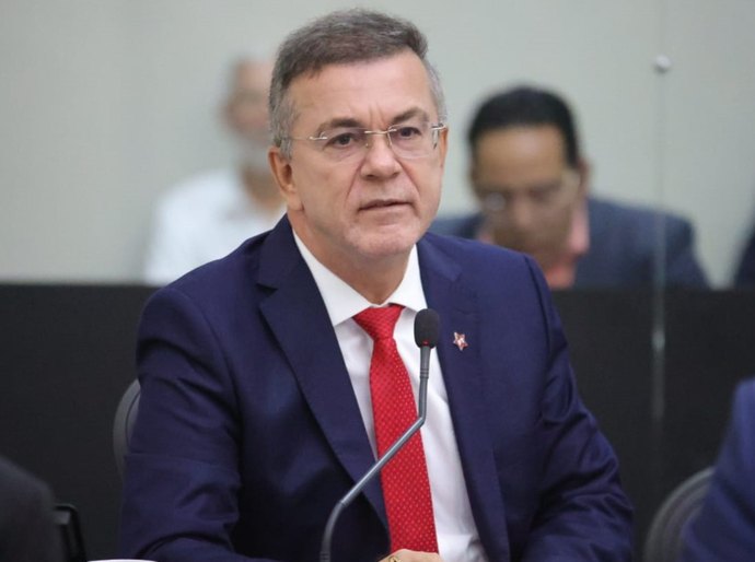 Ronaldo Medeiros celebra chegada de projeto que cria moradia social para população em situação de rua