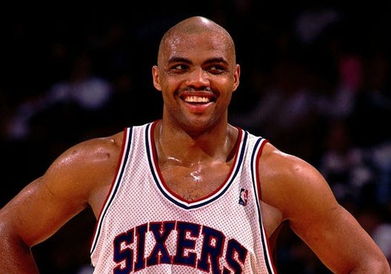 Polêmico, Charles Barkley diz que NBA &#8216;não tem culhão&#8217; para punir LeBron James