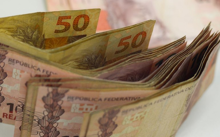 Brasileiros ainda não sacaram R$ 8,5 bilhões de valores a receber