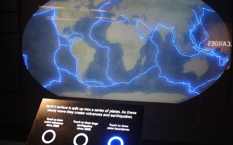 Processo de destruição de placa tectônica já começou nas profundezas do Pacífico, revela estudo