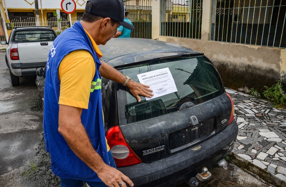 CARROS ABANDONADOS / Foto: Felipe Goettenauer  