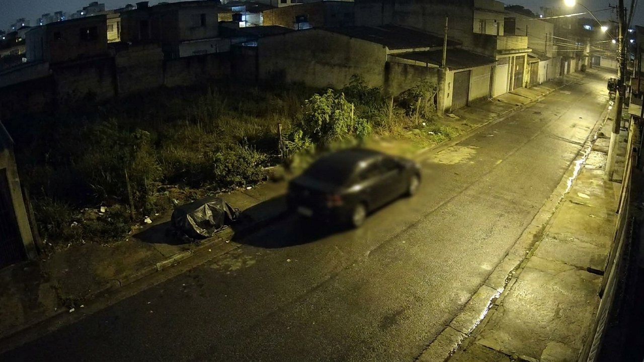 Câmera registra grupo desovando corpo na zona oeste de SP; caso é 17º registrado desde setembro