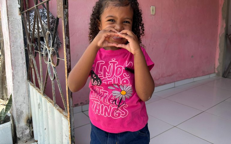 Criança de 4 anos volta a ter vida normal após cirurgia no Hospital do Coração Alagoano