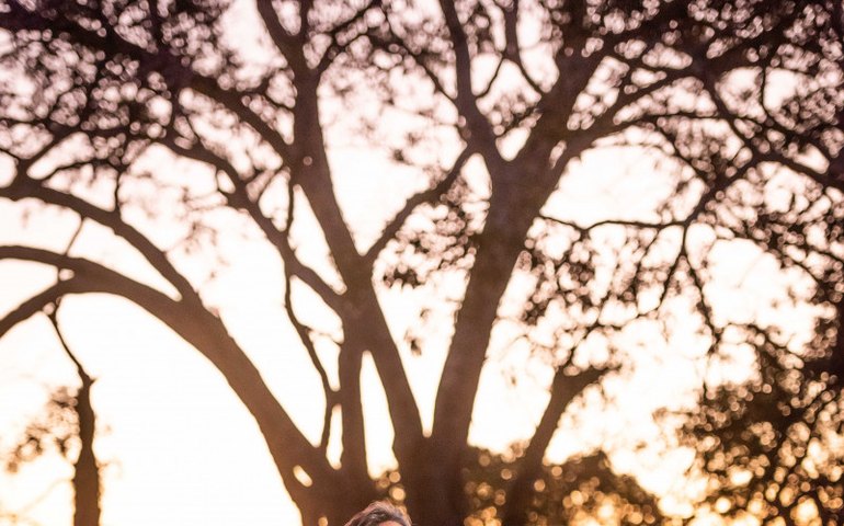 Léo Chaves lança primeira música com participação dos 3 filhos e de sua mãe