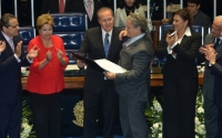 Congresso devolve mandato presidencial a João Goulart
