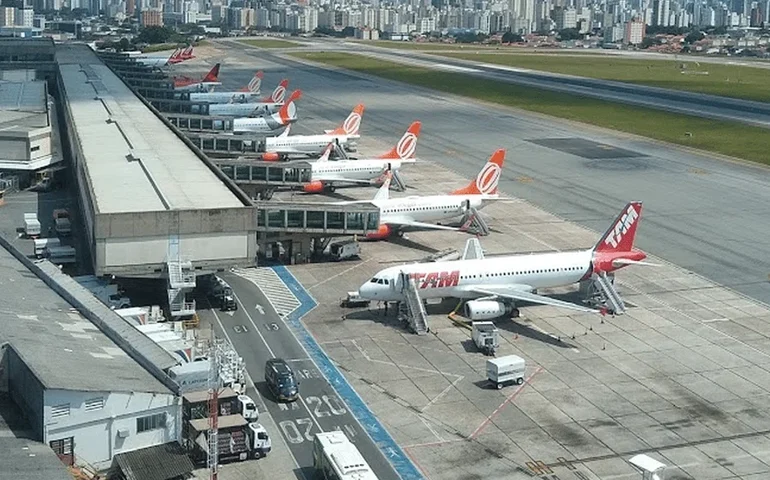 Congonhas e Guarulhos têm voos cancelados nesta sexta após pane no sistema aéreo