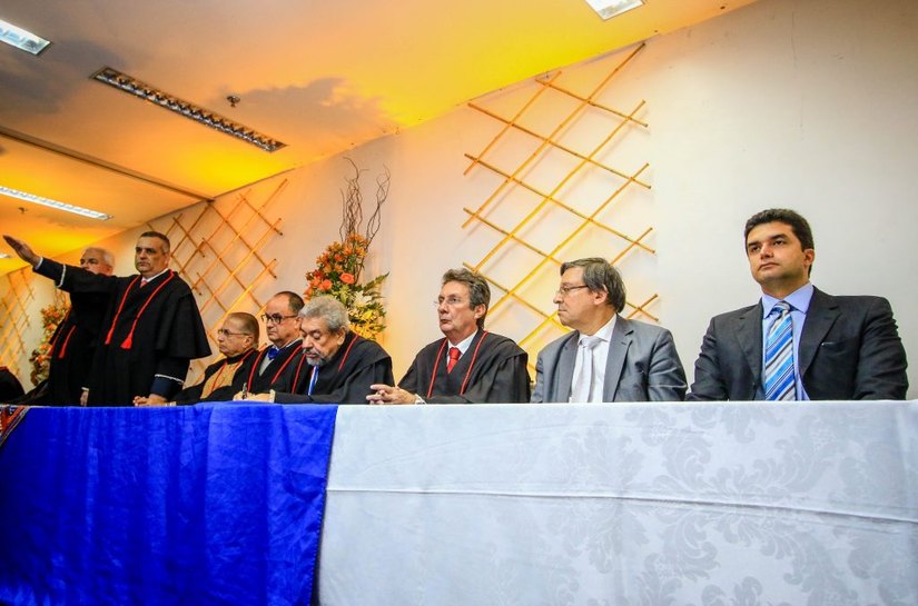 Rui Palmeira participa de posse do novo procurador-geral de Justiça