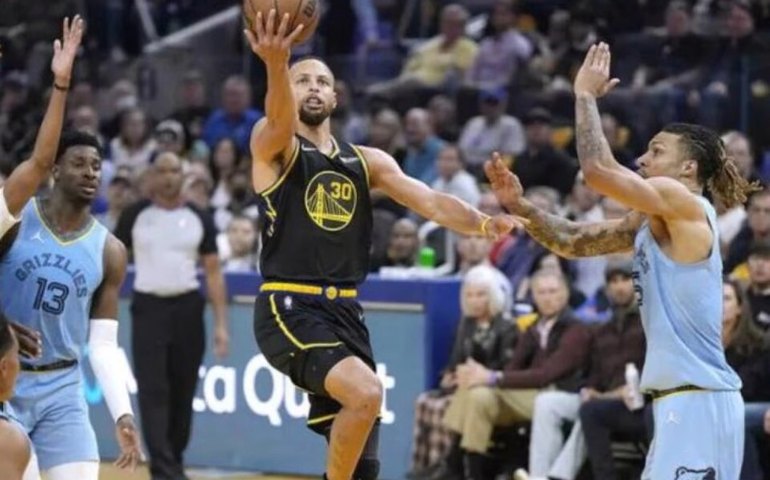 Warriors dominam Grizzlies e vencem 1ª em casa; lesão de Morant causa polêmica