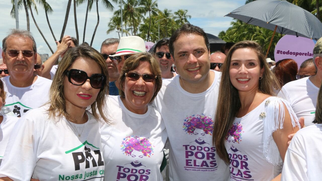 Arapiraca: Célia da Rocha participa de caminhada no Dia Internacional da Mulher