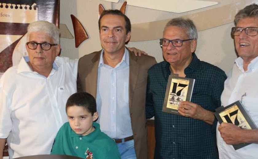 Lançamento do livro de Joaldo Cavalcante reúne políticos e autoridades em Maceió