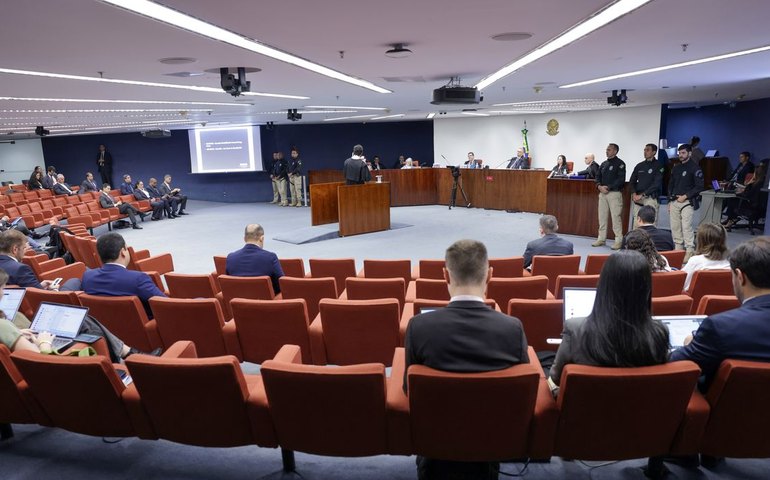 STF retoma julgamento do Núcleo 3 da trama golpista após intervalo
